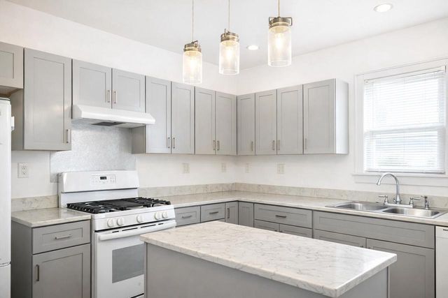 7211 18th AVENUE, Kenosha, WI 53143