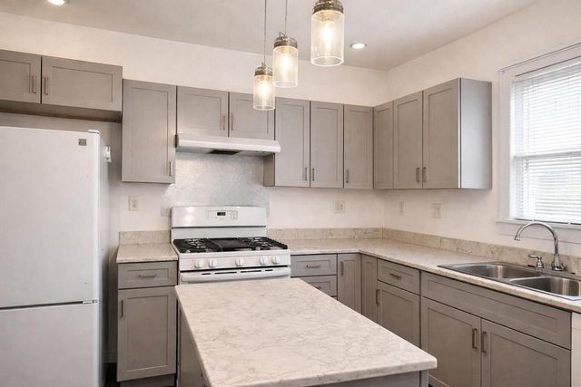 7211 18th AVENUE, Kenosha, WI 53143