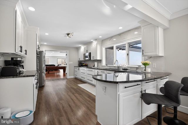 4304 BRIDGEBORO RD, Moorestown, NJ 08057