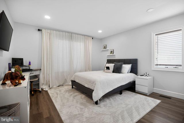 4304 BRIDGEBORO RD, Moorestown, NJ 08057