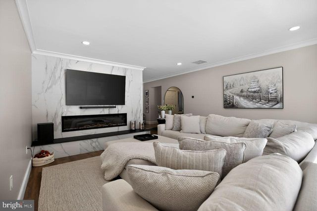 4304 BRIDGEBORO RD, Moorestown, NJ 08057