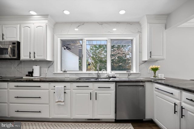 4304 BRIDGEBORO RD, Moorestown, NJ 08057