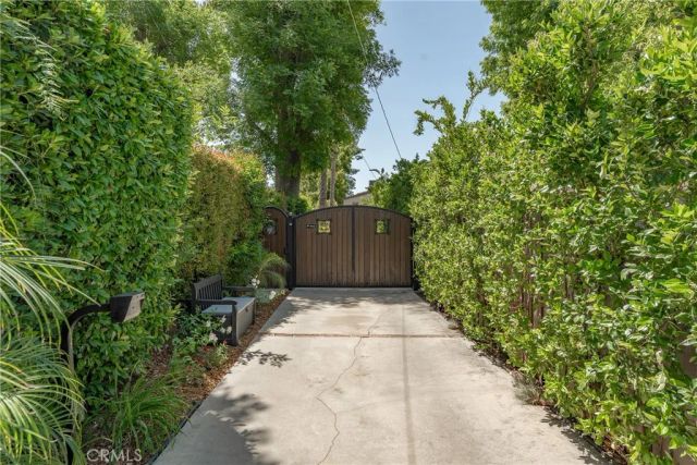 22702 Califa Street, Woodland Hills, CA 91367