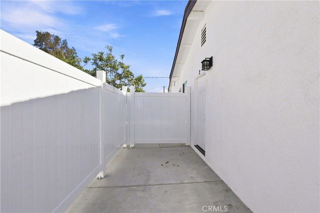 11917 Burton Street, North Hollywood, CA 91605