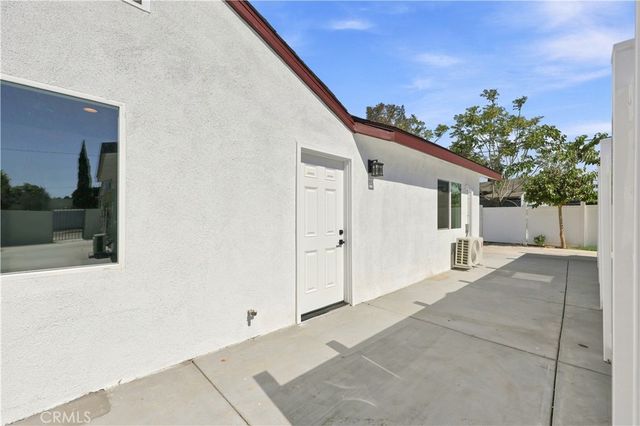 11917 Burton Street, North Hollywood, CA 91605