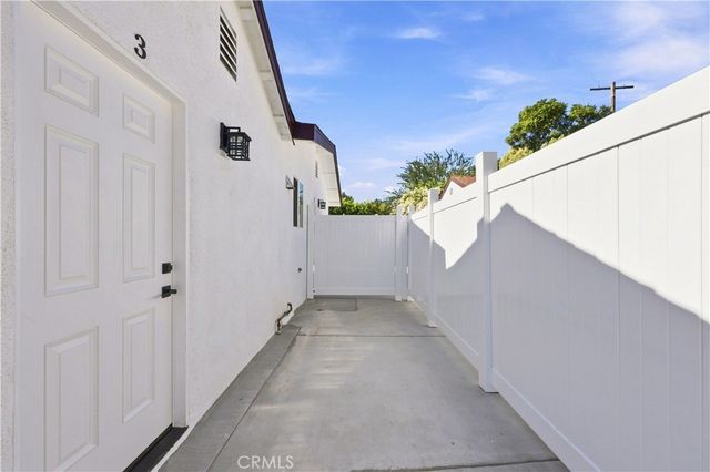 11917 Burton Street, North Hollywood, CA 91605