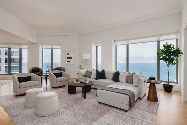 950 N Michigan Avenue 4502, Chicago, IL 60611