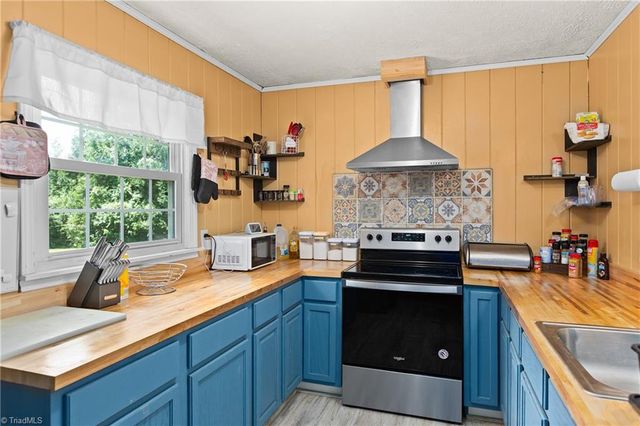 4994 Hampton Road, Clemmons, NC 27012