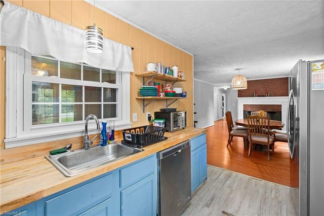 4994 Hampton Road, Clemmons, NC 27012