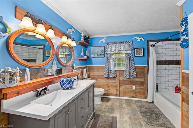 4994 Hampton Road, Clemmons, NC 27012
