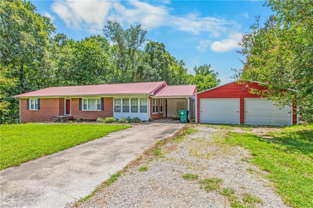 4994 Hampton Road, Clemmons, NC 27012