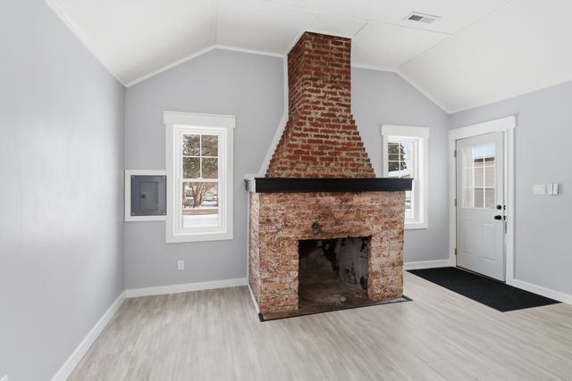 39470 N Woodland Avenue, Antioch, IL 60002