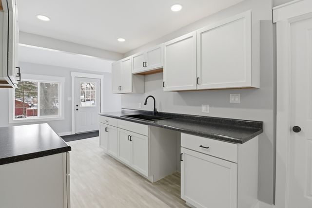 39470 N Woodland Avenue, Antioch, IL 60002