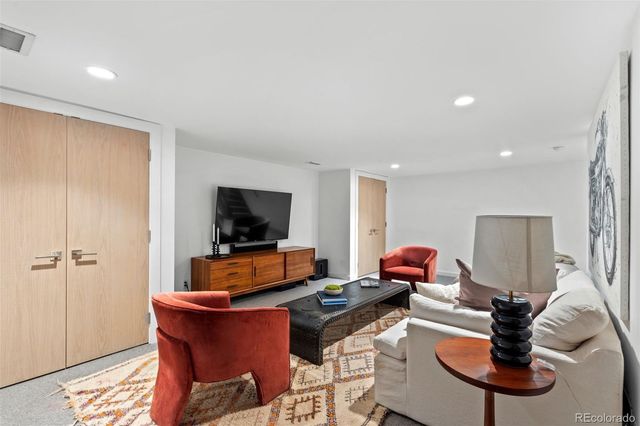 275 Vine Street, Denver, CO 80206