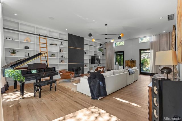 275 Vine Street, Denver, CO 80206