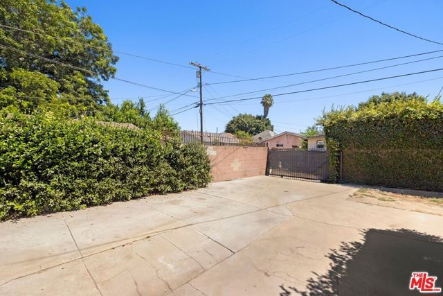 986 E 51st Street, Los Angeles, CA 90011