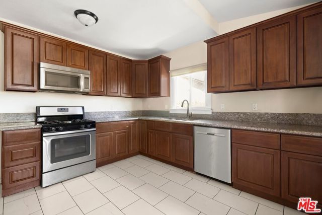 986 E 51st Street, Los Angeles, CA 90011