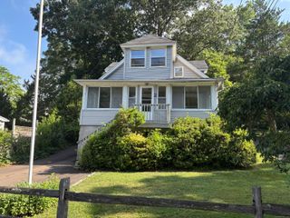 2 Sherwood Street, Branford, CT 06405