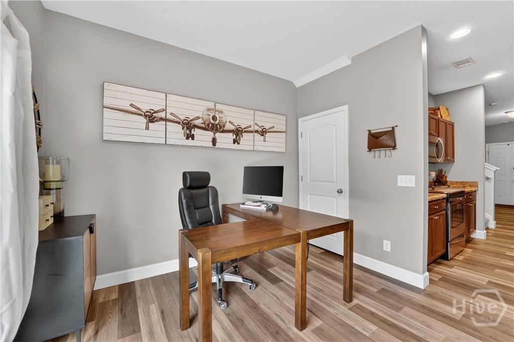 Image 10 of property listing at 40 Cantle Drive, Richmond Hill, GA 31324