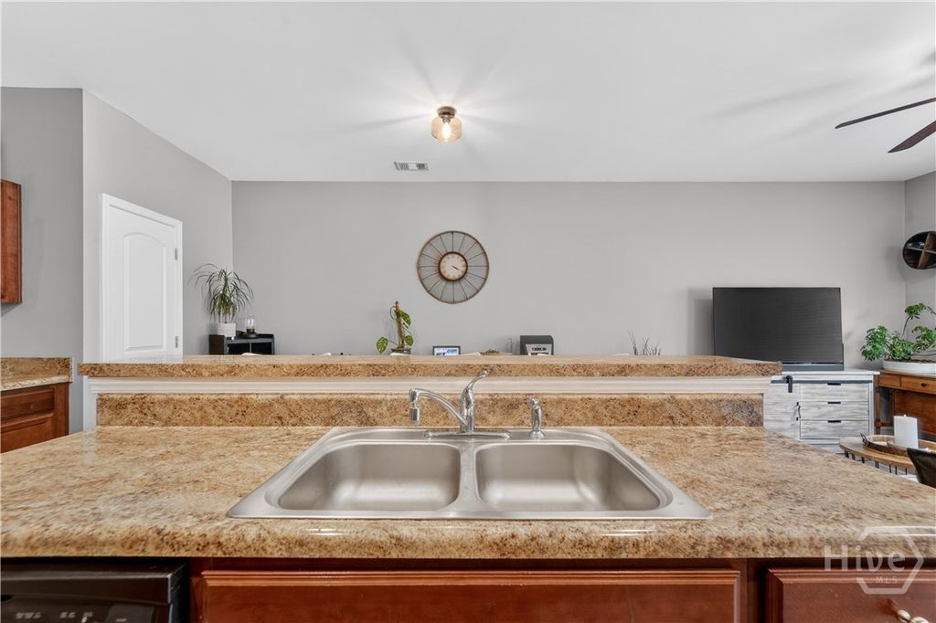 Image 19 of property listing at 40 Cantle Drive, Richmond Hill, GA 31324