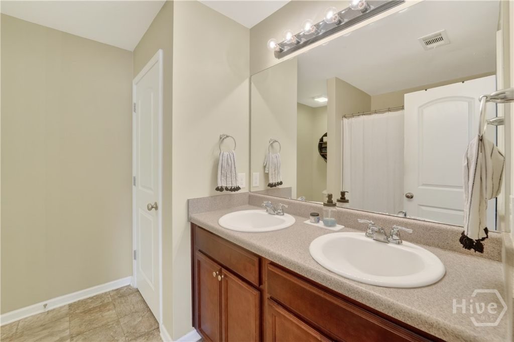 Image 24 of property listing at 40 Cantle Drive, Richmond Hill, GA 31324