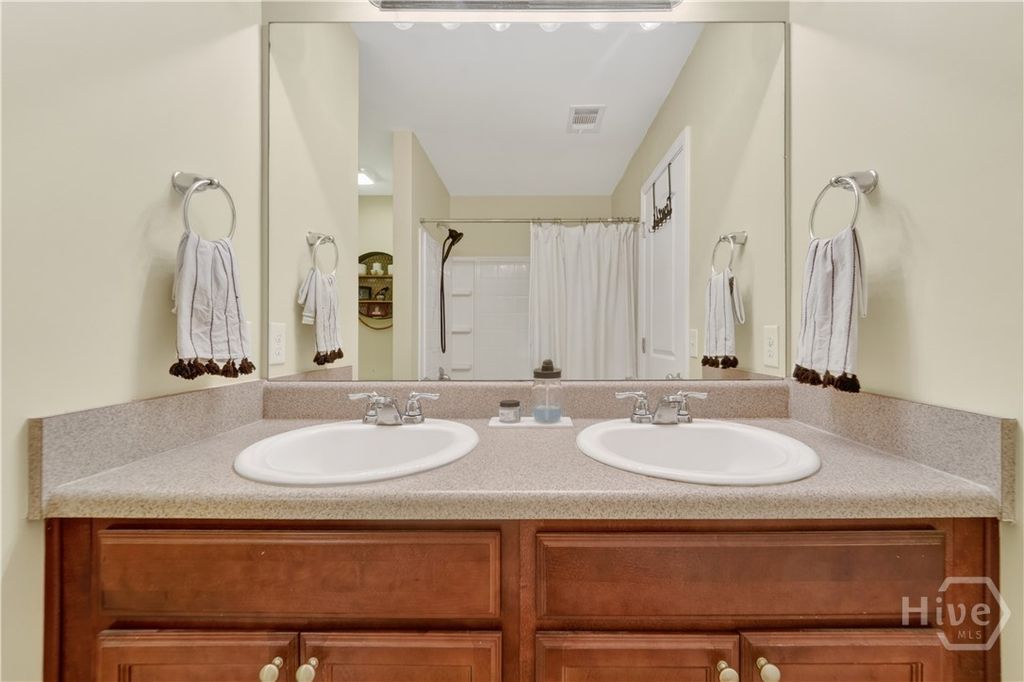 Image 27 of property listing at 40 Cantle Drive, Richmond Hill, GA 31324