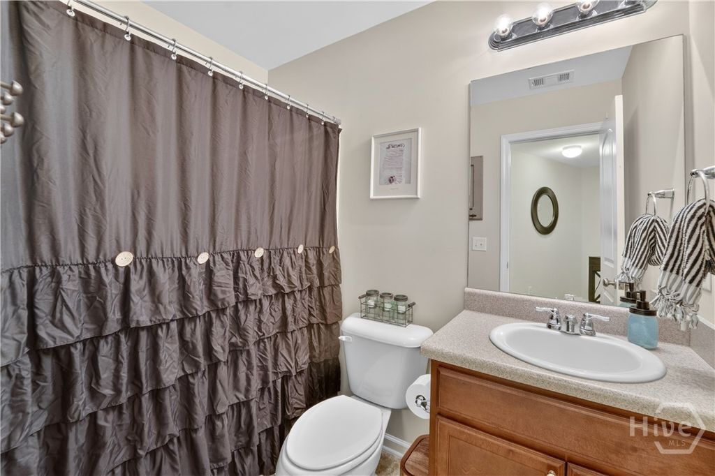 Image 32 of property listing at 40 Cantle Drive, Richmond Hill, GA 31324