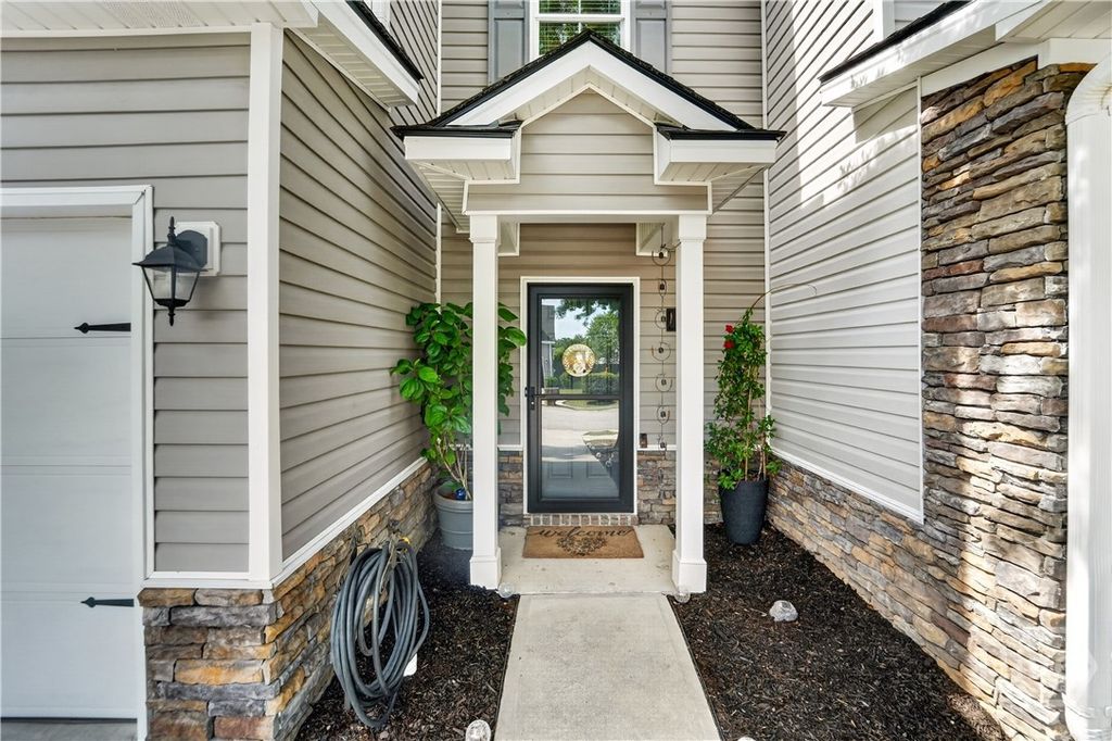 Image 5 of property listing at 40 Cantle Drive, Richmond Hill, GA 31324