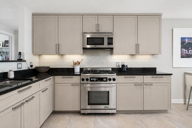 1 Miranova Place, 1605, Columbus, OH 43215