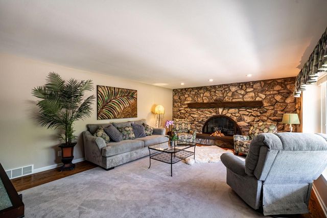 9439 N Broadmoor ROAD, Bayside, WI 53217