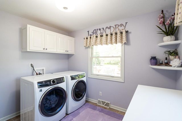 9439 N Broadmoor ROAD, Bayside, WI 53217