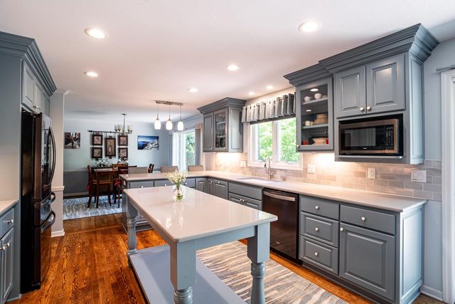 9439 N Broadmoor ROAD, Bayside, WI 53217