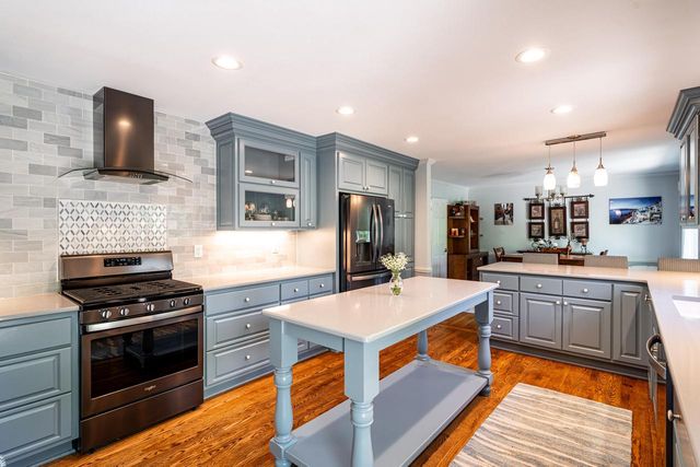 9439 N Broadmoor ROAD, Bayside, WI 53217