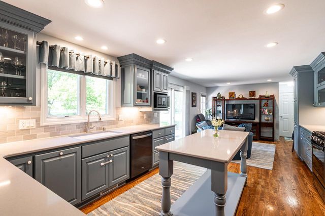 9439 N Broadmoor ROAD, Bayside, WI 53217