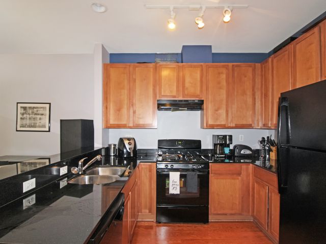 2409 W 32nd Place, Chicago, IL 60608