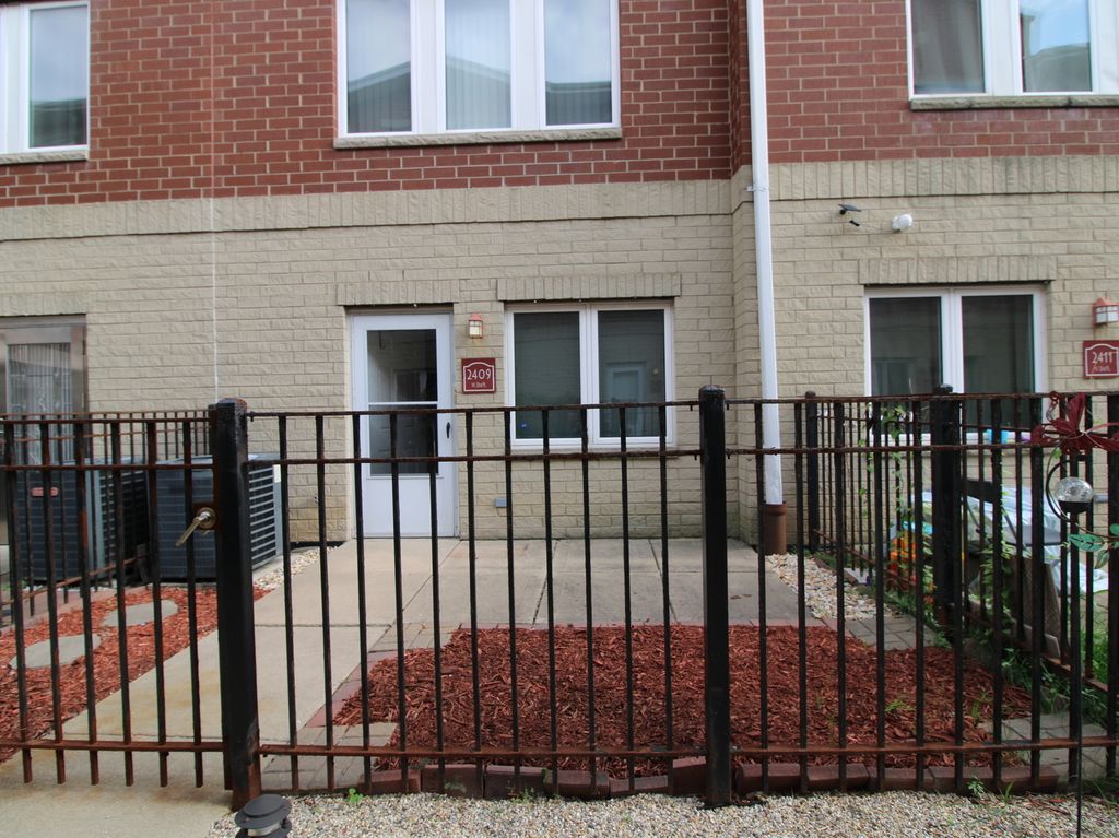 2409 W 32nd Place, Chicago, IL 60608