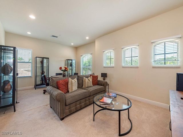 7810 Martino CIR, Naples, FL 34112