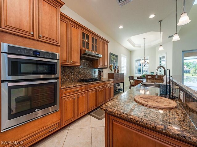 7810 Martino CIR, Naples, FL 34112