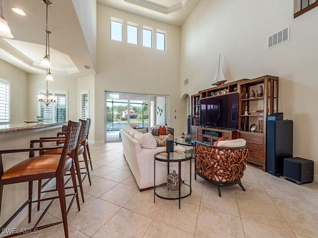 7810 Martino CIR, Naples, FL 34112
