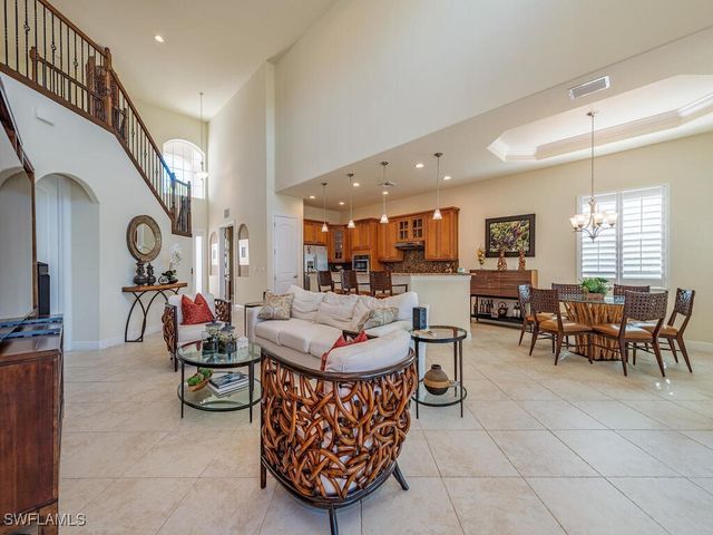 7810 Martino CIR, Naples, FL 34112