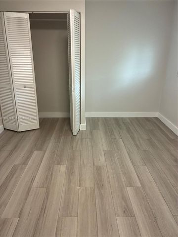 490 NE 170th St, North Miami Beach, FL 33162