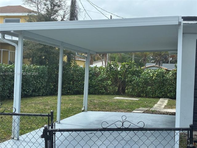 490 NE 170th St, North Miami Beach, FL 33162