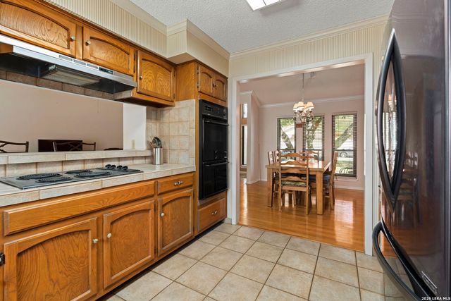 2422 Shadow Cliff St, San Antonio, TX 78232