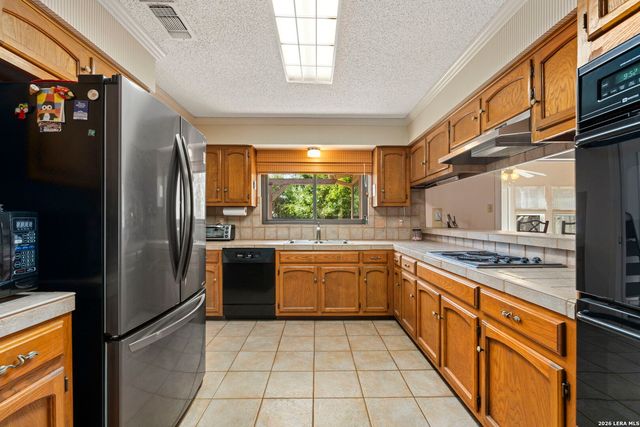 2422 Shadow Cliff St, San Antonio, TX 78232