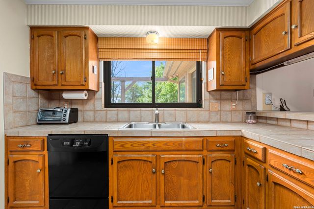 2422 Shadow Cliff St, San Antonio, TX 78232