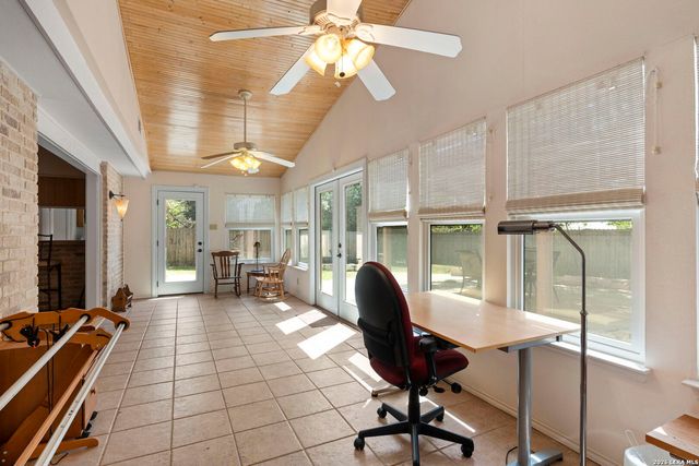 2422 Shadow Cliff St, San Antonio, TX 78232