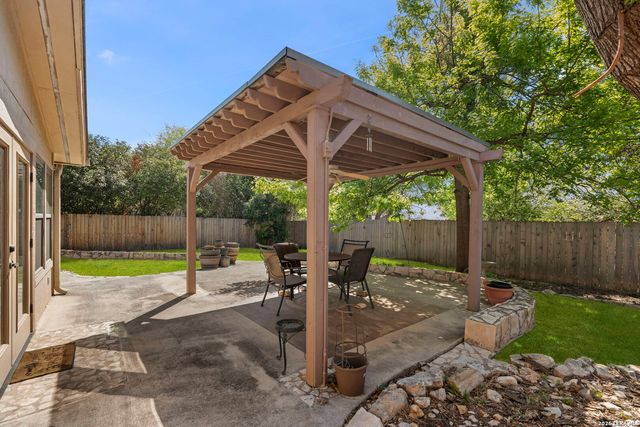 2422 Shadow Cliff St, San Antonio, TX 78232