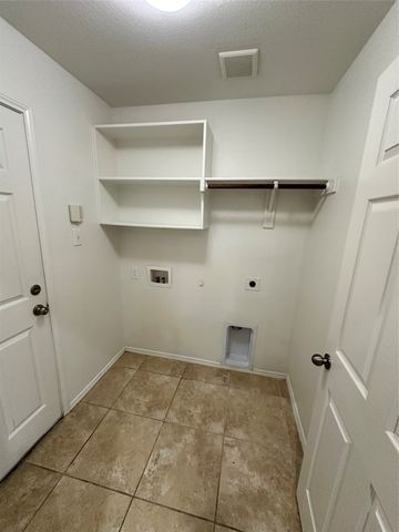 905 Silverthorne Drive, Fort Worth, TX 76028