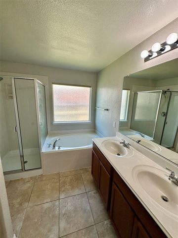 905 Silverthorne Drive, Fort Worth, TX 76028