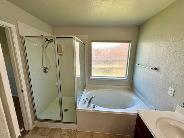 905 Silverthorne Drive, Fort Worth, TX 76028